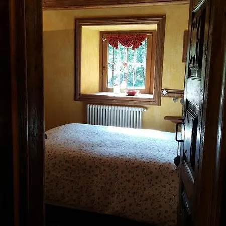Lo Djoua De Toueno Bed and Breakfast