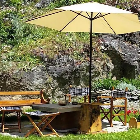 Lo Djoua De Toueno Bed and Breakfast 3*