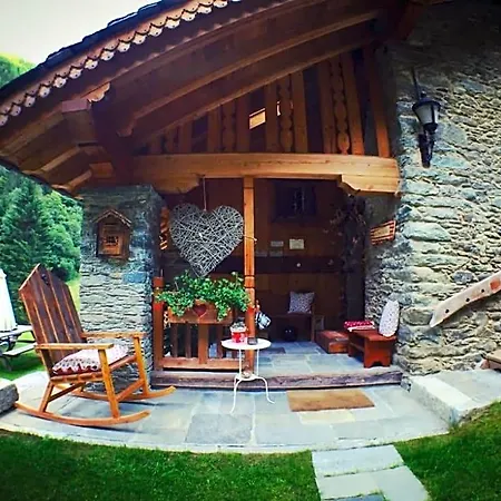 Lo Djoua De Toueno Bed and Breakfast